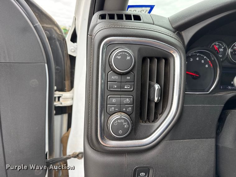image for item FB6786 2019 Chevrolet Silverado 1500 Crew Cab pickup truck