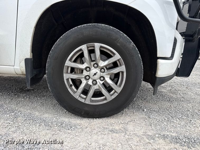 image for item FB6786 2019 Chevrolet Silverado 1500 Crew Cab pickup truck