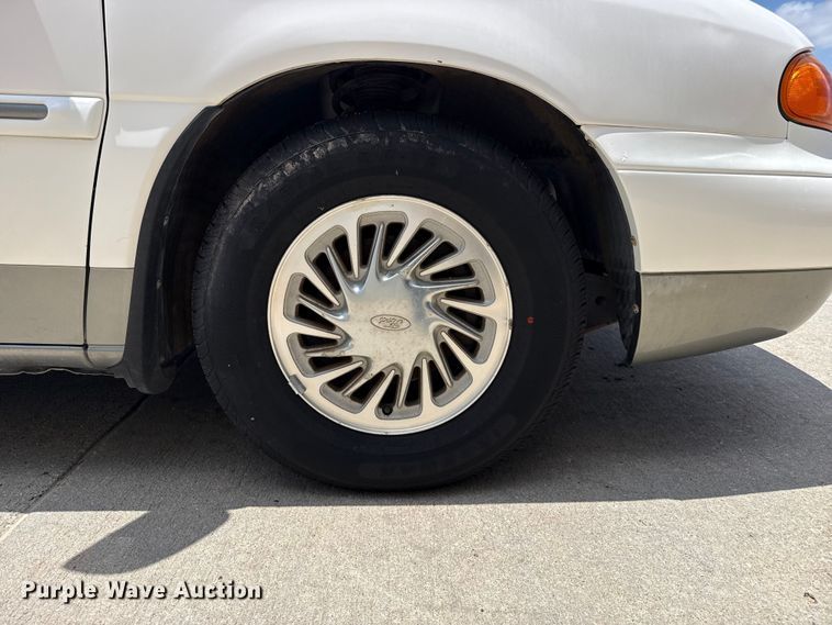 image for item FB6893 1998 Ford Windstar van