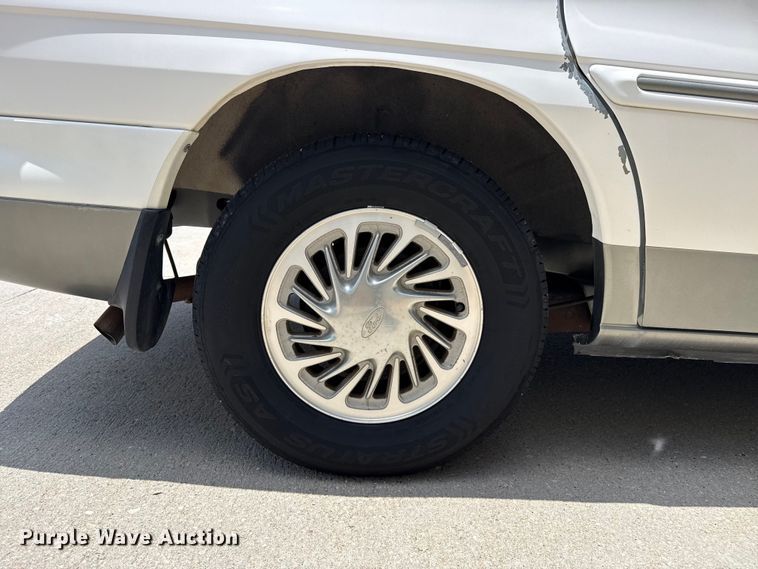 image for item FB6893 1998 Ford Windstar van