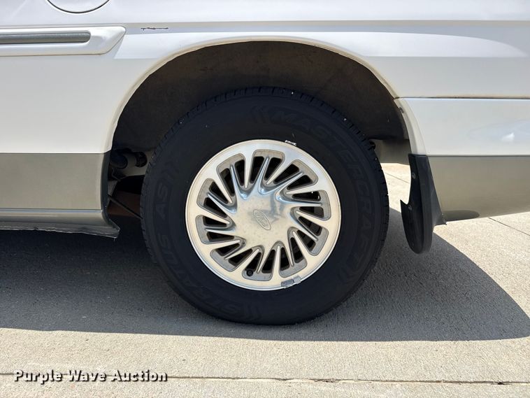 image for item FB6893 1998 Ford Windstar van