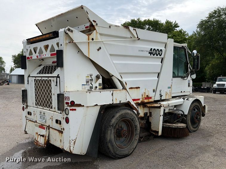 image for item FB8181 2001 Johnston 4000 street sweeper