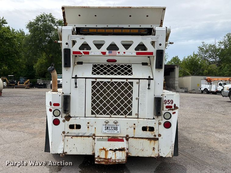 image for item FB8181 2001 Johnston 4000 street sweeper