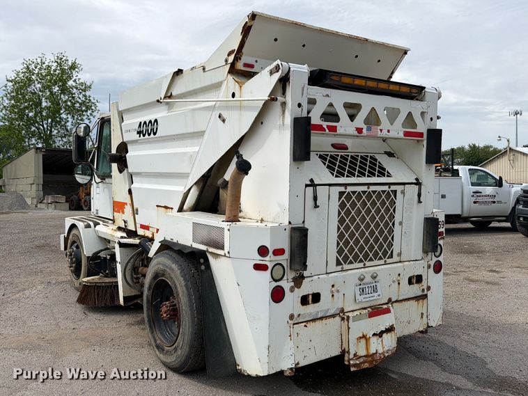 image for item FB8181 2001 Johnston 4000 street sweeper