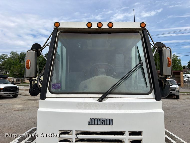 image for item FB8181 2001 Johnston 4000 street sweeper
