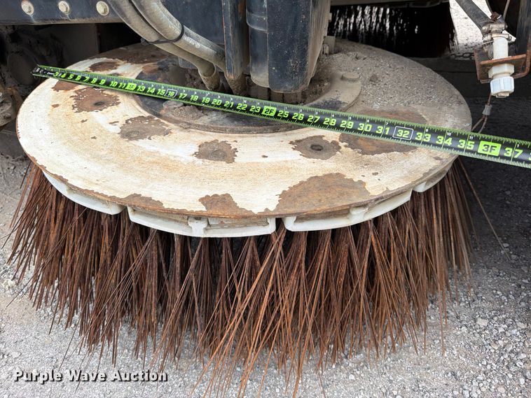 image for item FB8181 2001 Johnston 4000 street sweeper
