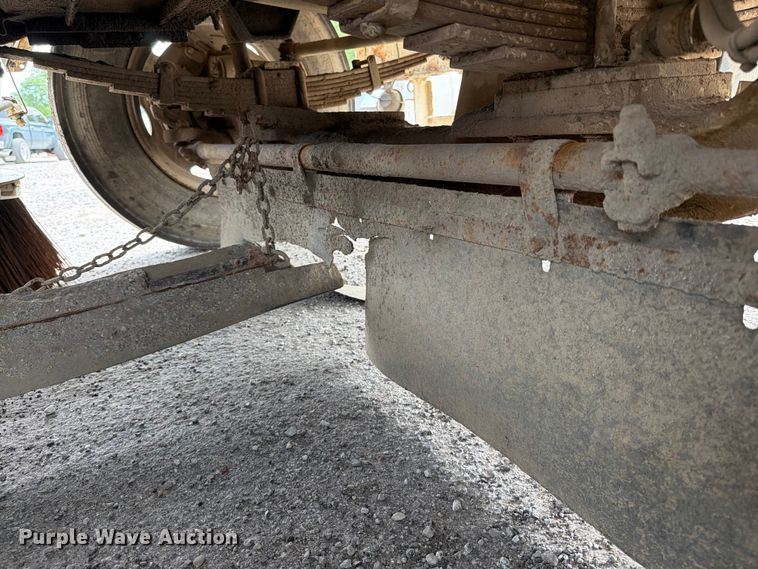 image for item FB8181 2001 Johnston 4000 street sweeper