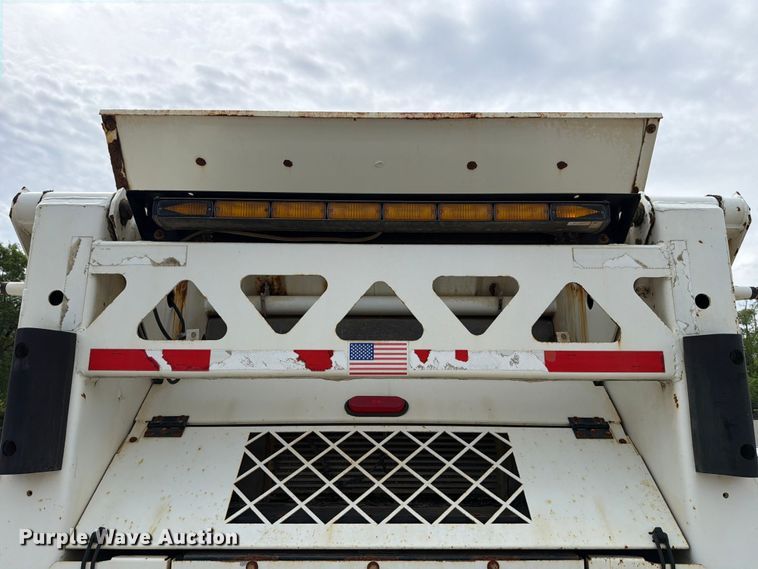 image for item FB8181 2001 Johnston 4000 street sweeper