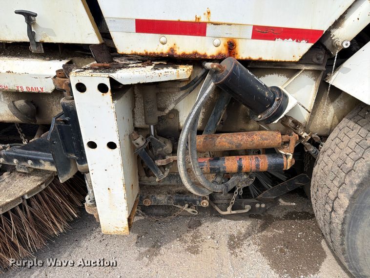 image for item FB8181 2001 Johnston 4000 street sweeper