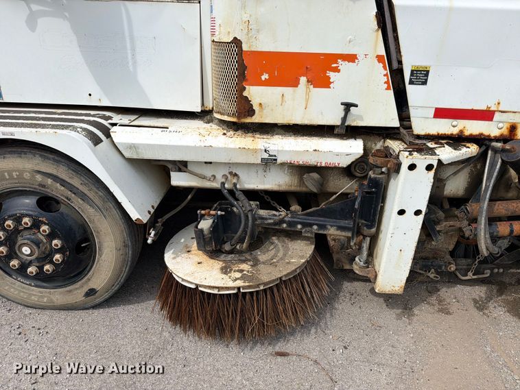 image for item FB8181 2001 Johnston 4000 street sweeper