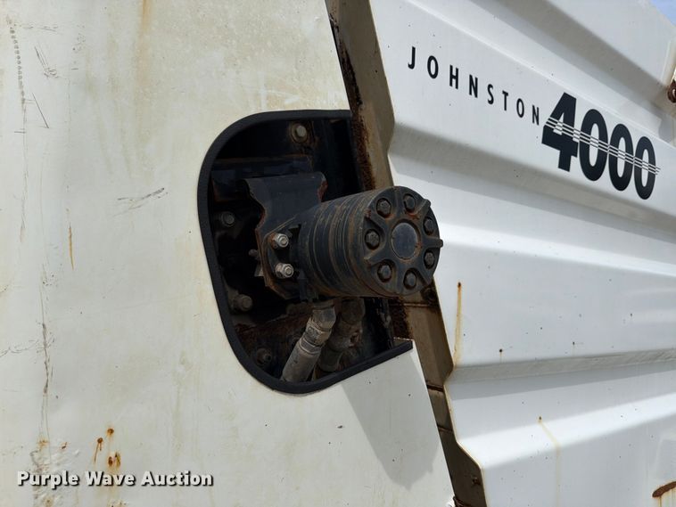image for item FB8181 2001 Johnston 4000 street sweeper