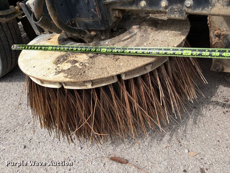 image for item FB8181 2001 Johnston 4000 street sweeper