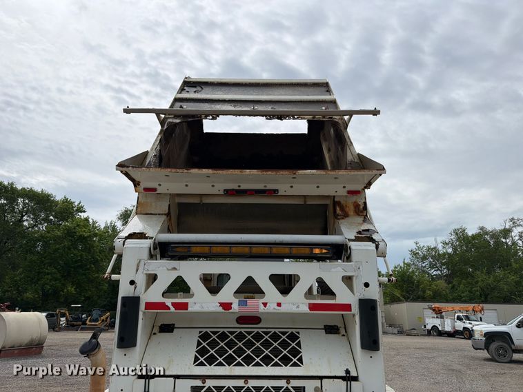 image for item FB8181 2001 Johnston 4000 street sweeper