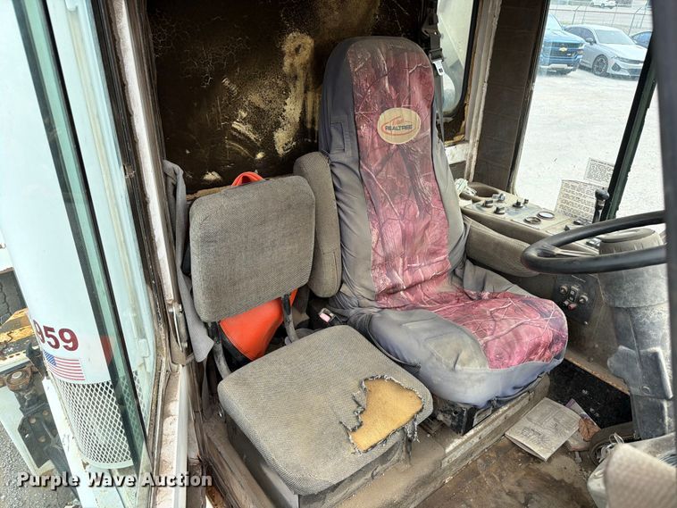 image for item FB8181 2001 Johnston 4000 street sweeper