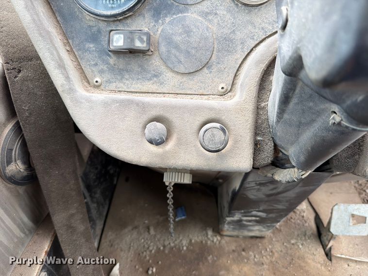 image for item FB8181 2001 Johnston 4000 street sweeper