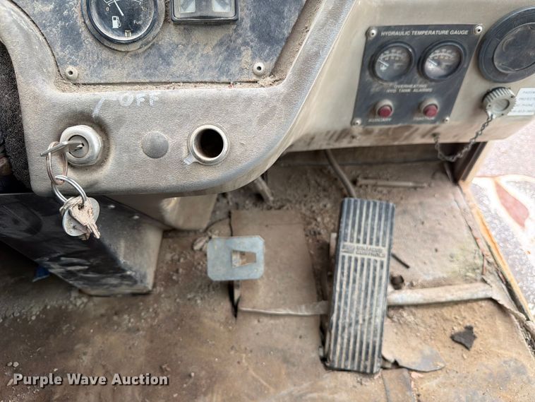 image for item FB8181 2001 Johnston 4000 street sweeper