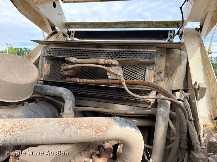 image for item FB8181 2001 Johnston 4000 street sweeper