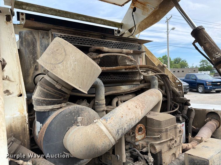 image for item FB8181 2001 Johnston 4000 street sweeper