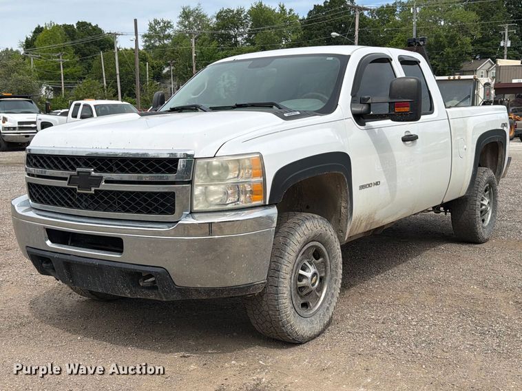 image for item FB8182 2011 Chevrolet Silverado 2500HD Ext. Cab pickup truck