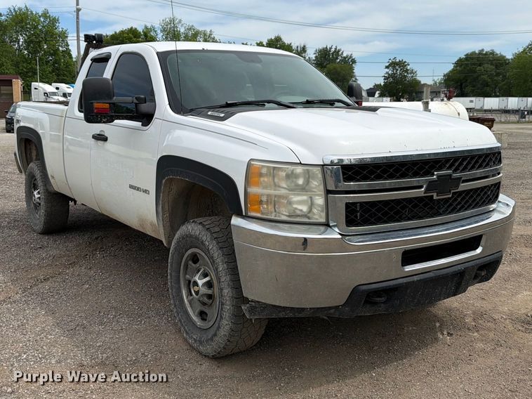 image for item FB8182 2011 Chevrolet Silverado 2500HD Ext. Cab pickup truck