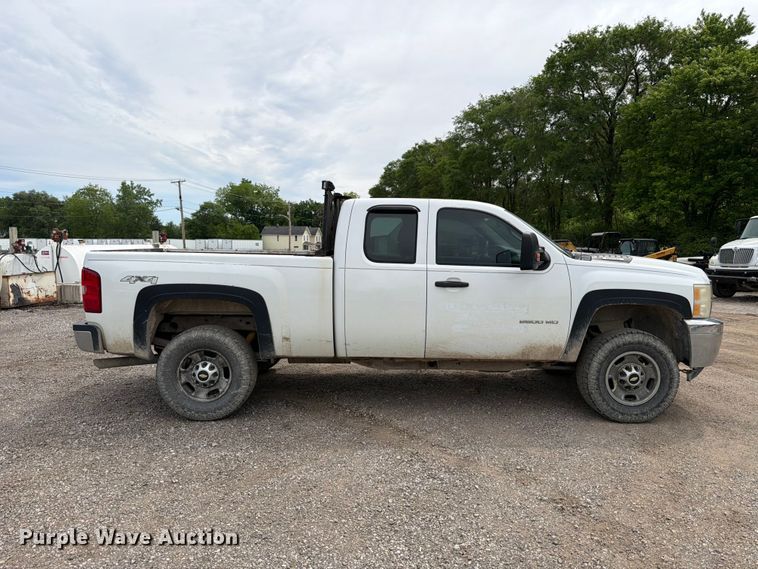 image for item FB8182 2011 Chevrolet Silverado 2500HD Ext. Cab pickup truck
