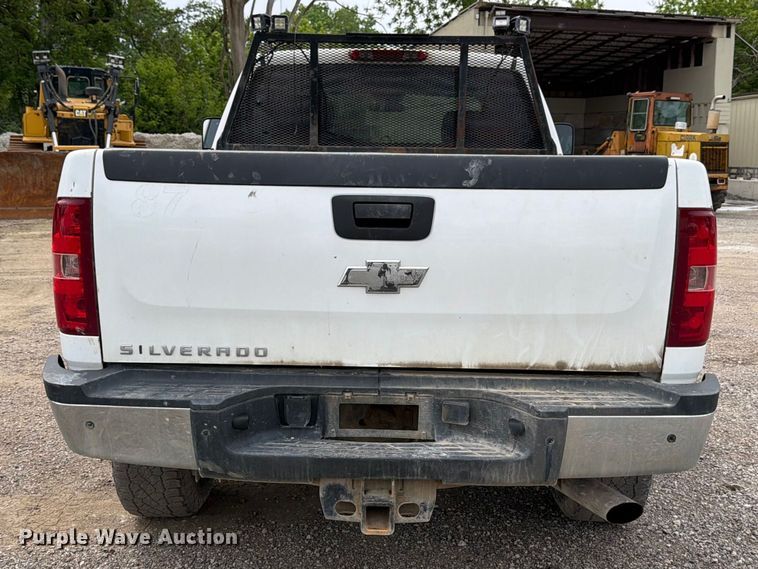 image for item FB8182 2011 Chevrolet Silverado 2500HD Ext. Cab pickup truck