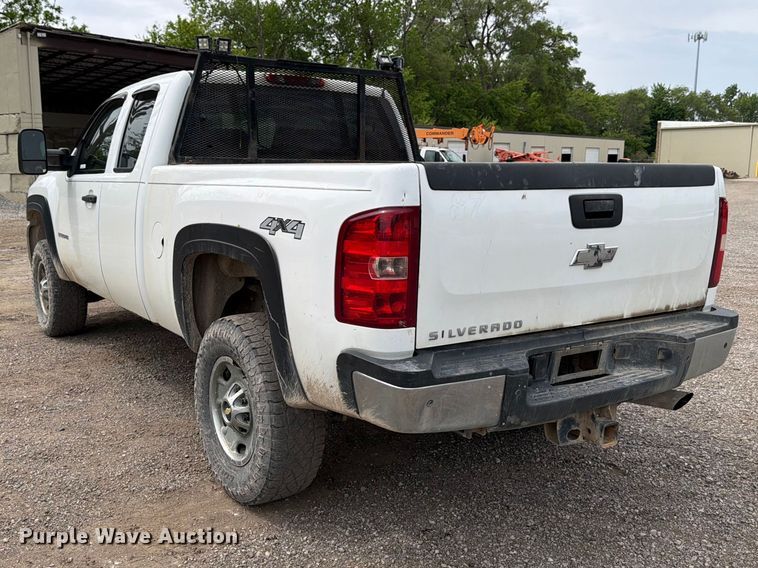 image for item FB8182 2011 Chevrolet Silverado 2500HD Ext. Cab pickup truck