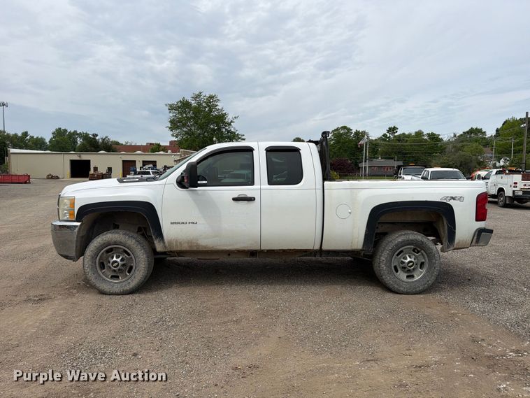 image for item FB8182 2011 Chevrolet Silverado 2500HD Ext. Cab pickup truck