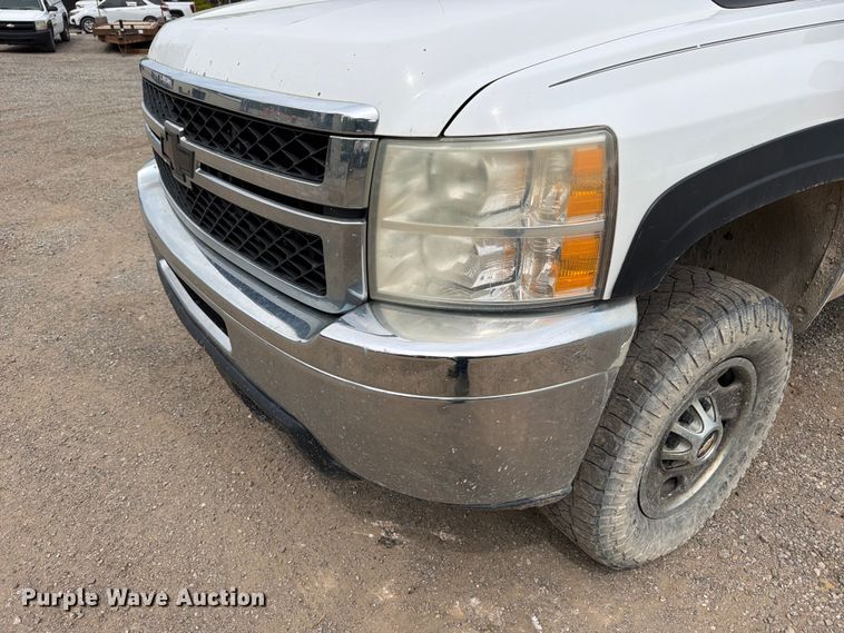 image for item FB8182 2011 Chevrolet Silverado 2500HD Ext. Cab pickup truck
