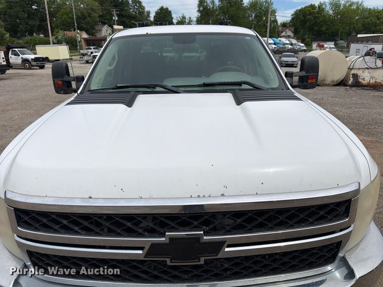 image for item FB8182 2011 Chevrolet Silverado 2500HD Ext. Cab pickup truck