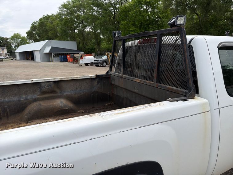 image for item FB8182 2011 Chevrolet Silverado 2500HD Ext. Cab pickup truck