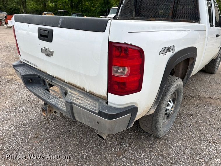 image for item FB8182 2011 Chevrolet Silverado 2500HD Ext. Cab pickup truck