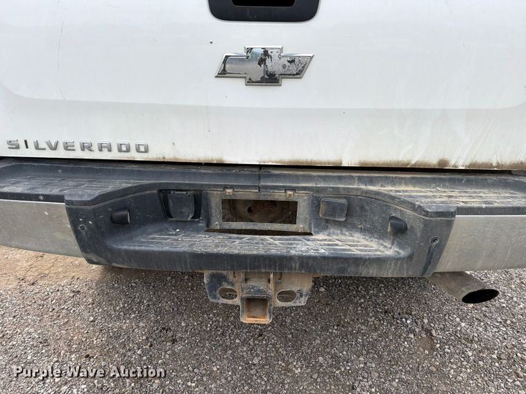 image for item FB8182 2011 Chevrolet Silverado 2500HD Ext. Cab pickup truck