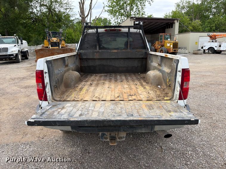 image for item FB8182 2011 Chevrolet Silverado 2500HD Ext. Cab pickup truck