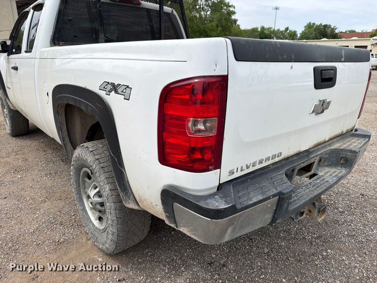 image for item FB8182 2011 Chevrolet Silverado 2500HD Ext. Cab pickup truck