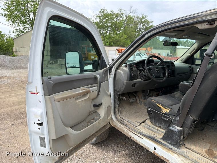 image for item FB8182 2011 Chevrolet Silverado 2500HD Ext. Cab pickup truck