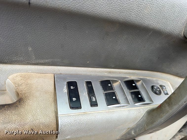 image for item FB8182 2011 Chevrolet Silverado 2500HD Ext. Cab pickup truck
