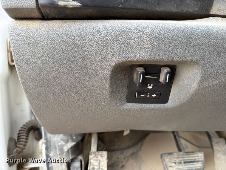 image for item FB8182 2011 Chevrolet Silverado 2500HD Ext. Cab pickup truck