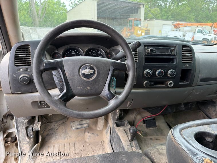 image for item FB8182 2011 Chevrolet Silverado 2500HD Ext. Cab pickup truck