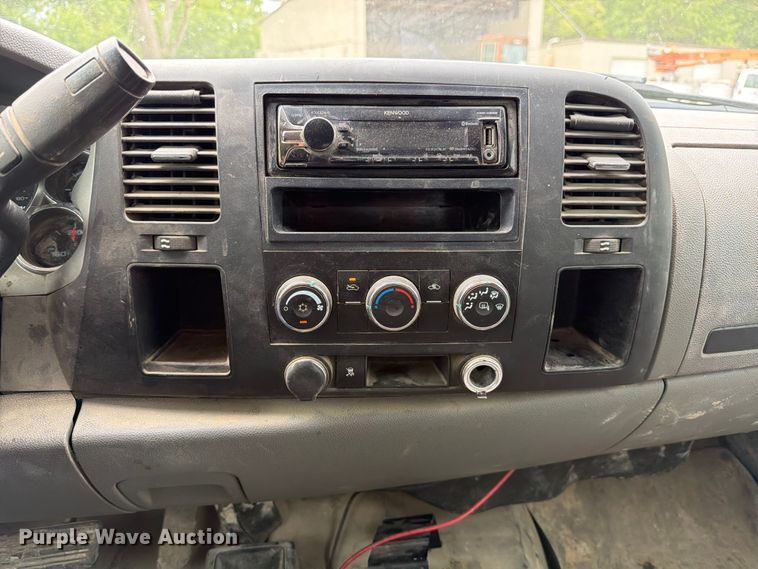 image for item FB8182 2011 Chevrolet Silverado 2500HD Ext. Cab pickup truck