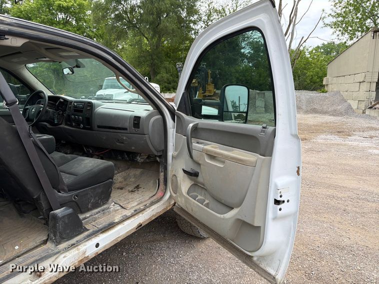 image for item FB8182 2011 Chevrolet Silverado 2500HD Ext. Cab pickup truck