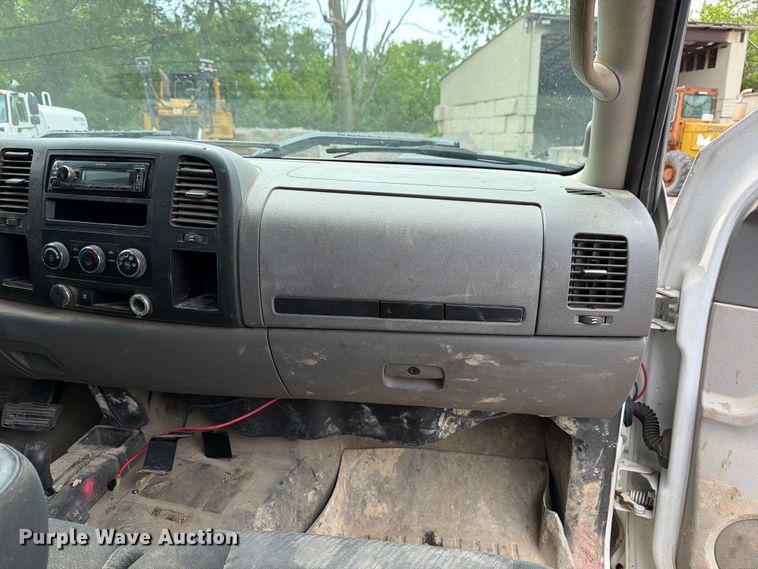 image for item FB8182 2011 Chevrolet Silverado 2500HD Ext. Cab pickup truck