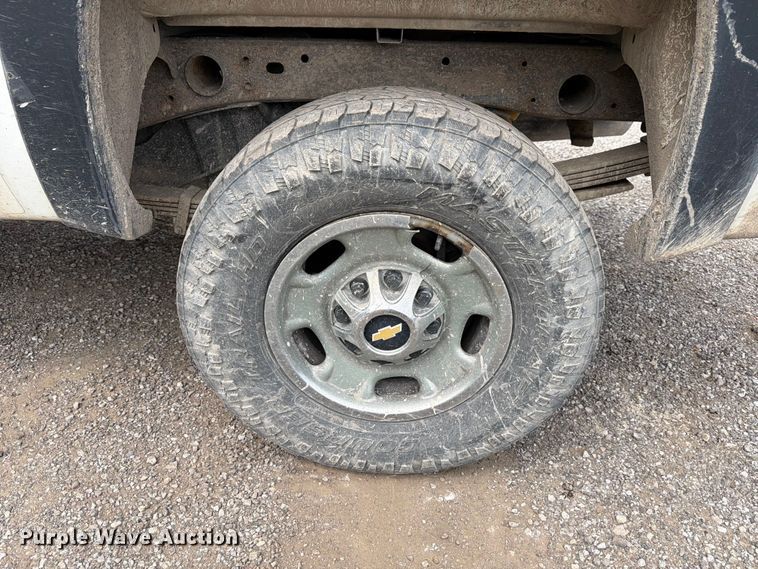 image for item FB8182 2011 Chevrolet Silverado 2500HD Ext. Cab pickup truck