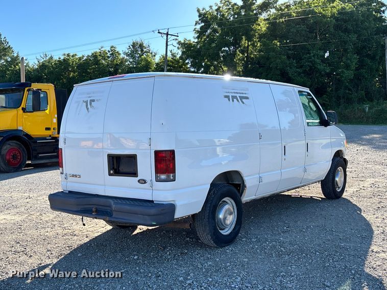 image for item FC1652 2006 Ford E250 van