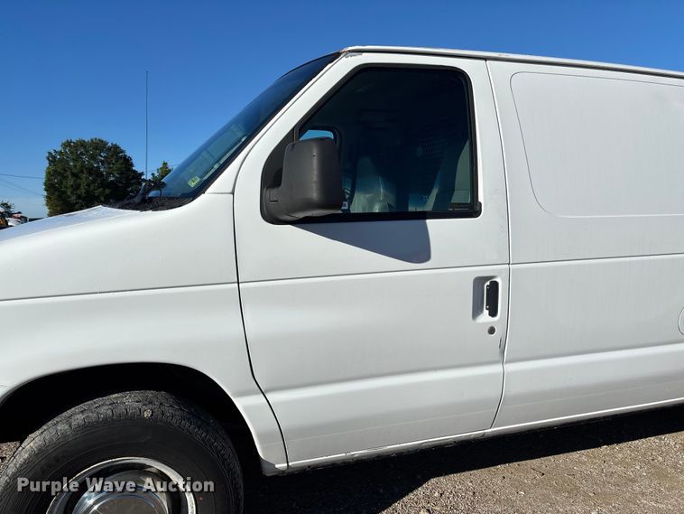 image for item FC1652 2006 Ford E250 van