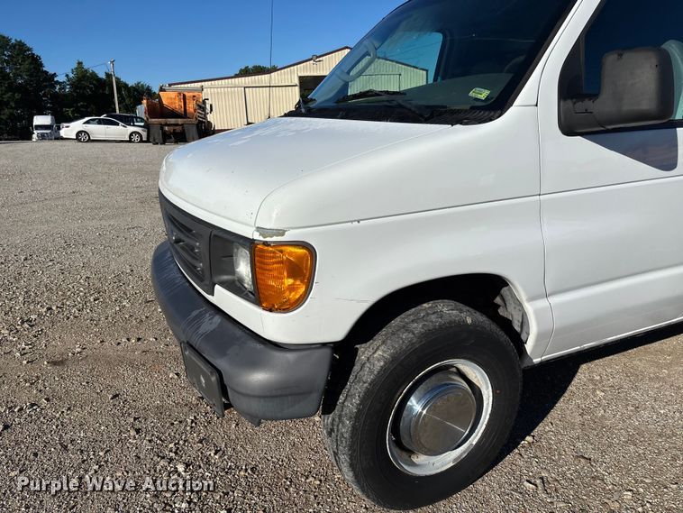 image for item FC1652 2006 Ford E250 van