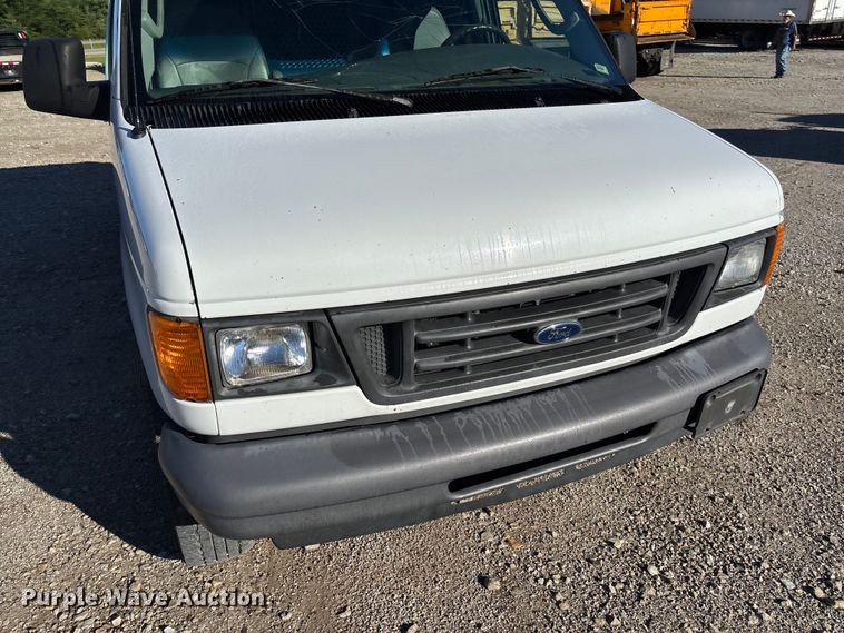 image for item FC1652 2006 Ford E250 van