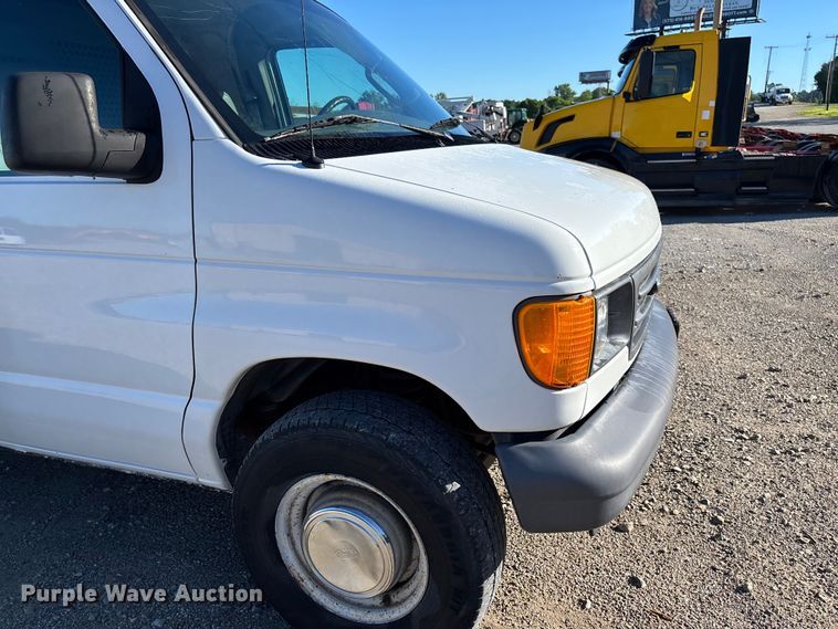 image for item FC1652 2006 Ford E250 van