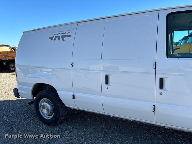 image for item FC1652 2006 Ford E250 van