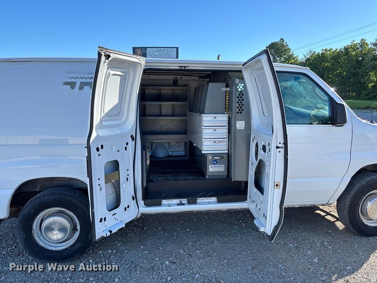 image for item FC1652 2006 Ford E250 van
